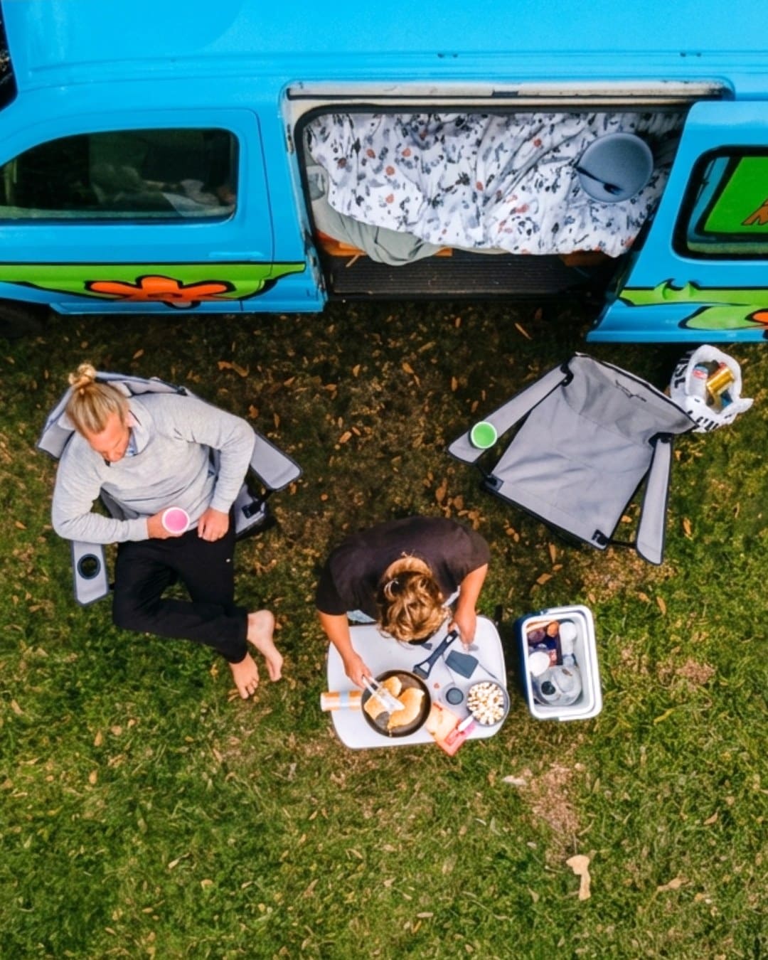 Mystery Machine cooking set up