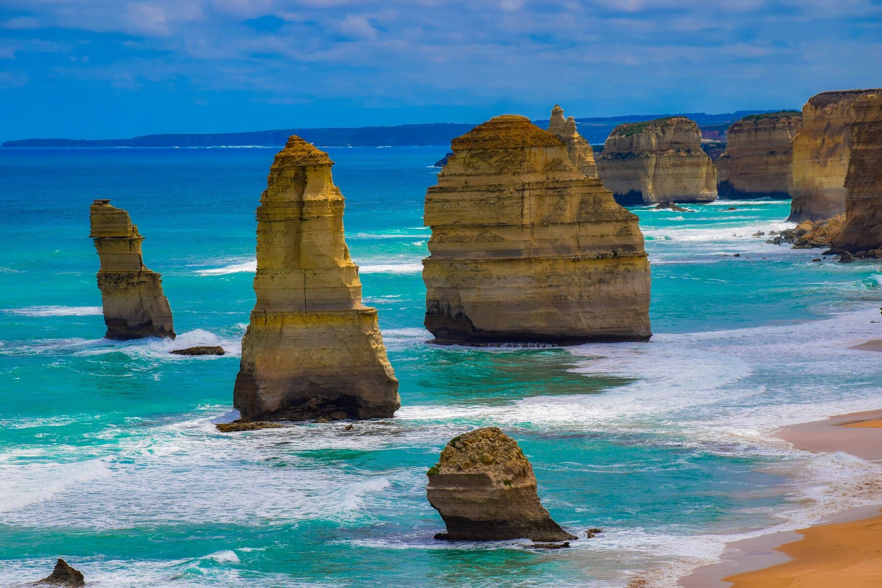 12 Apostles limestone rock formations along the Great Ocean Road, Victoria, Australia.